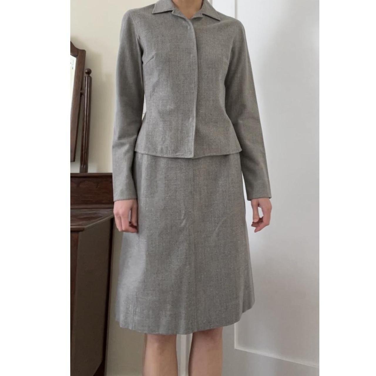 Tahari grey wool skirt suit Skirt marked size 4, top... - Depop