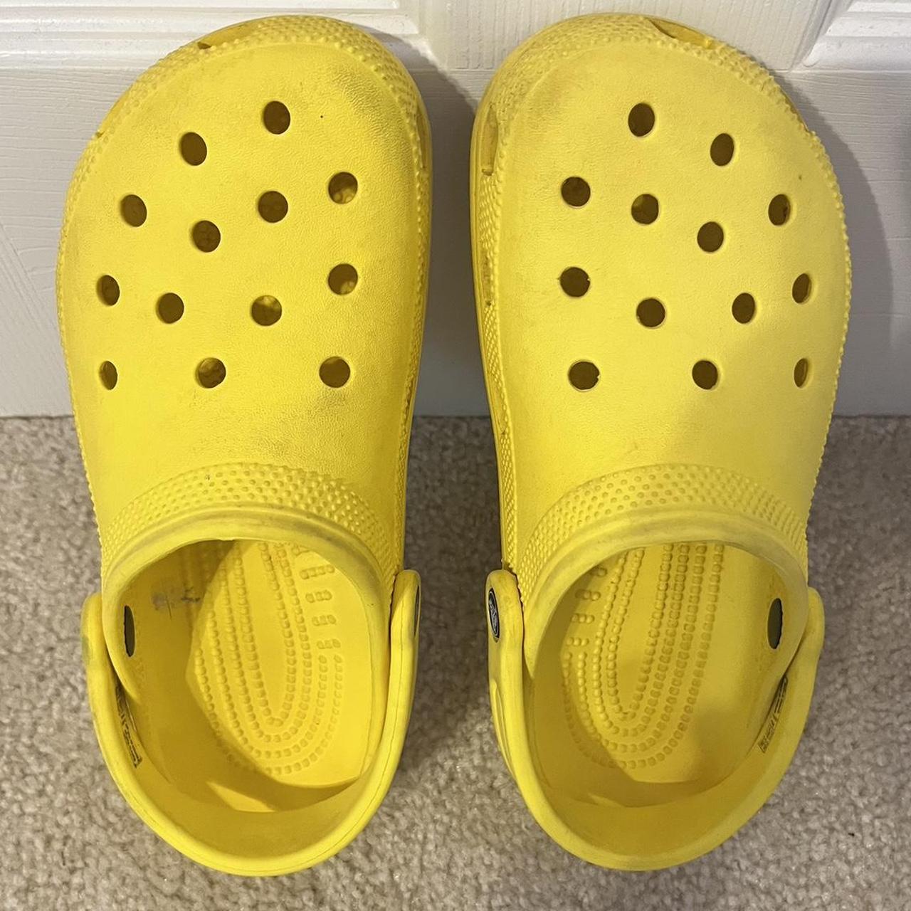 Crocs Yellow Slides (2)
