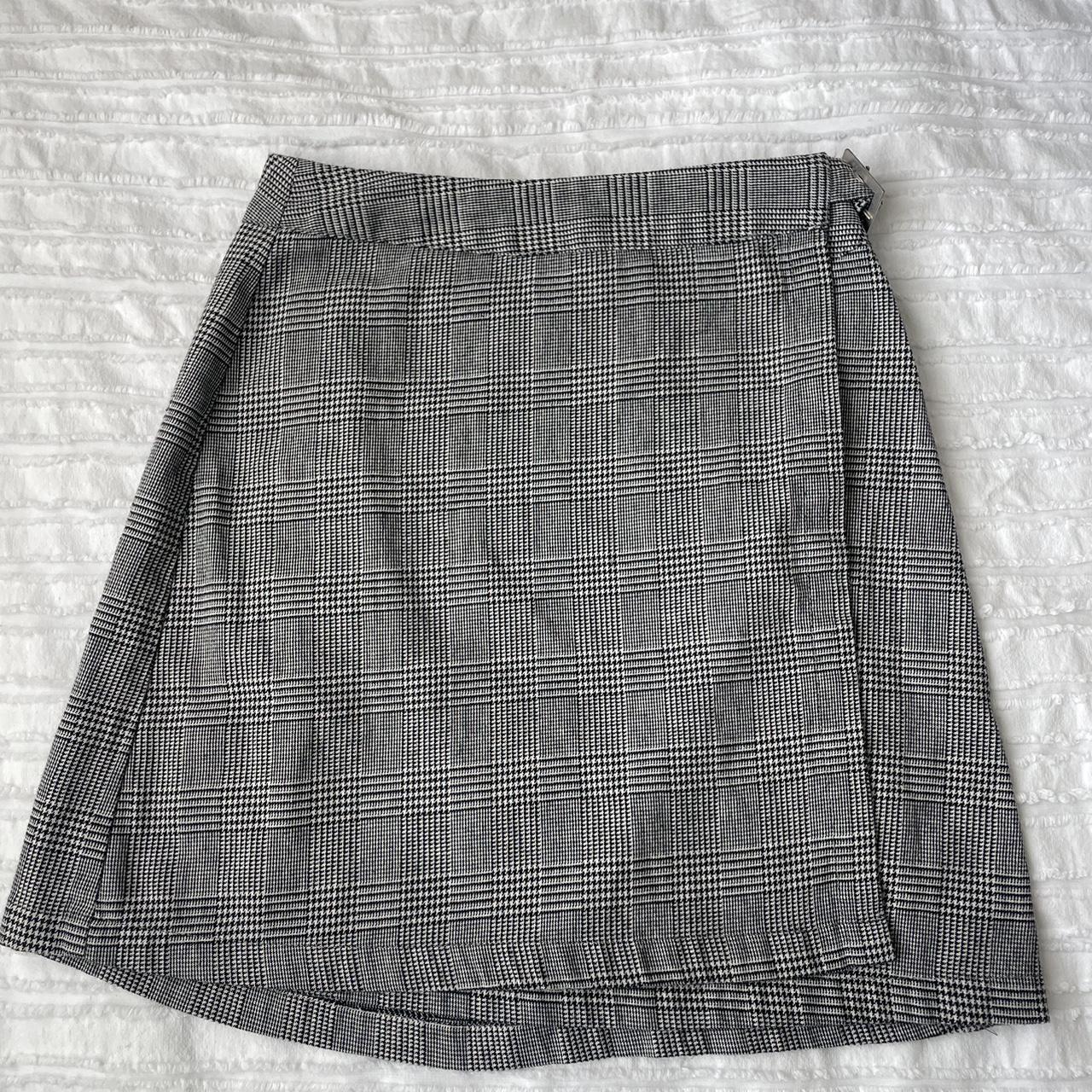 Brandy Melville Women's Black and White Skirt | Depop