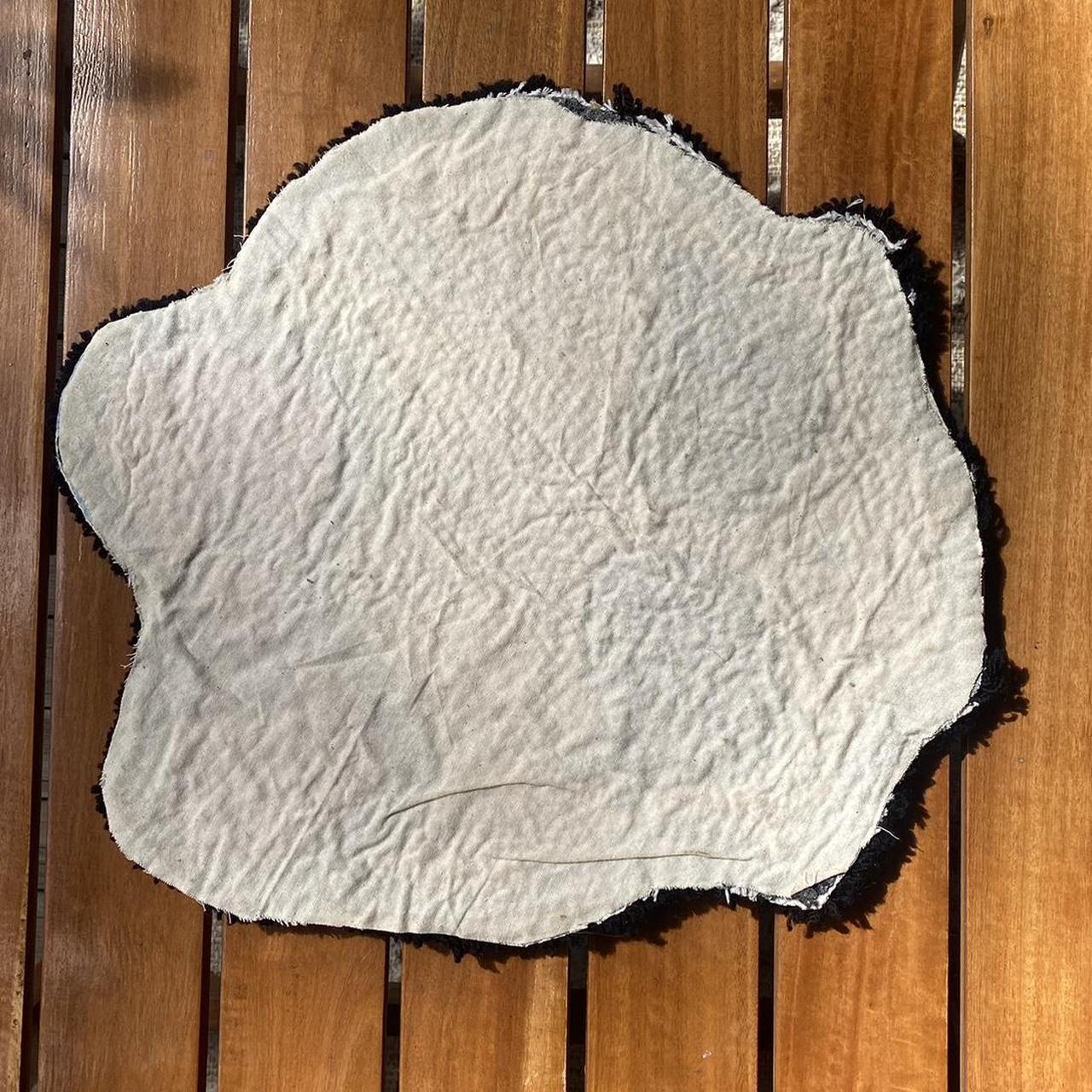 HAND TUFTED RUG - MONSTER HIGH SKULL * 38cm X... - Depop