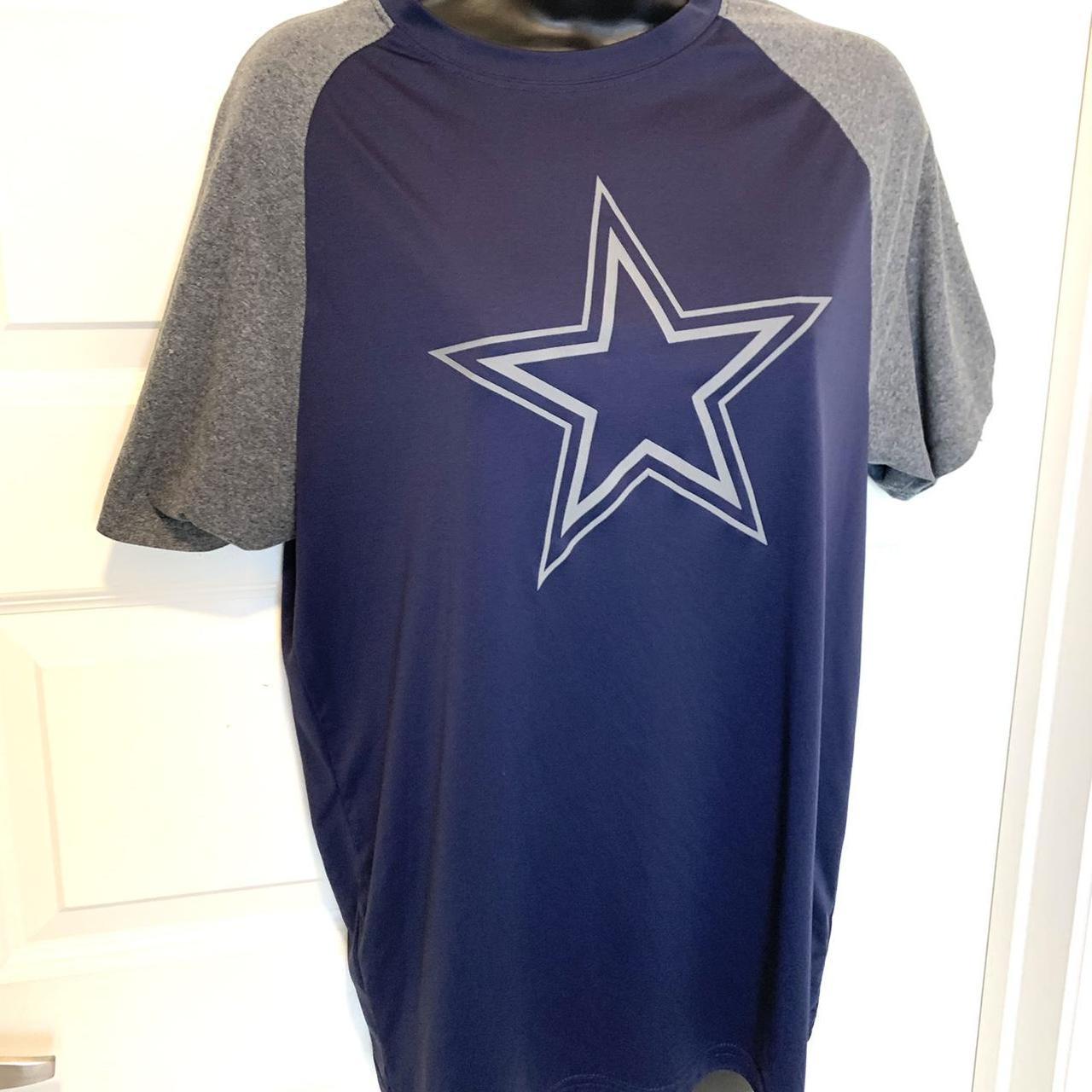 Navy Dallas Cowboys shirt! The front has a cute - Depop