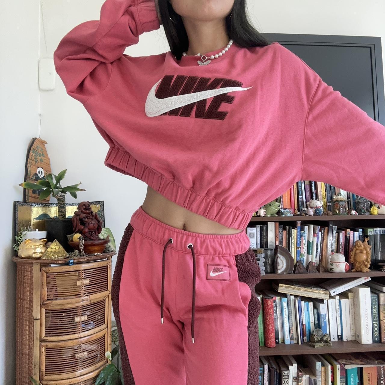 Pink nike jogger online set