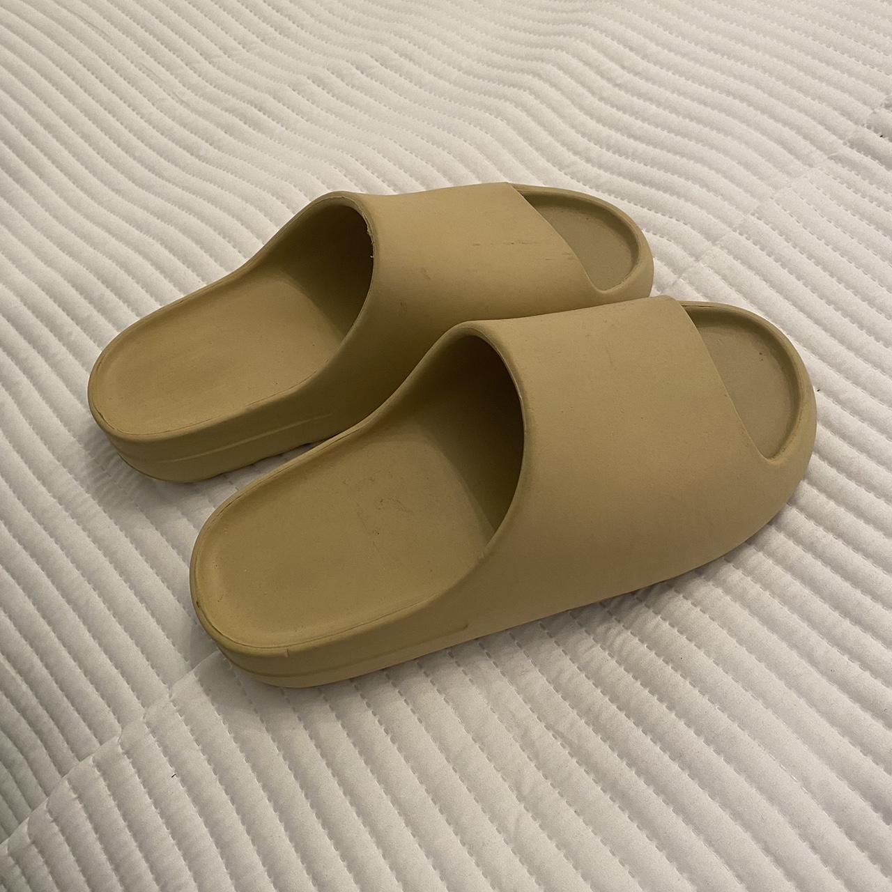 Women's Cream Slides | Depop