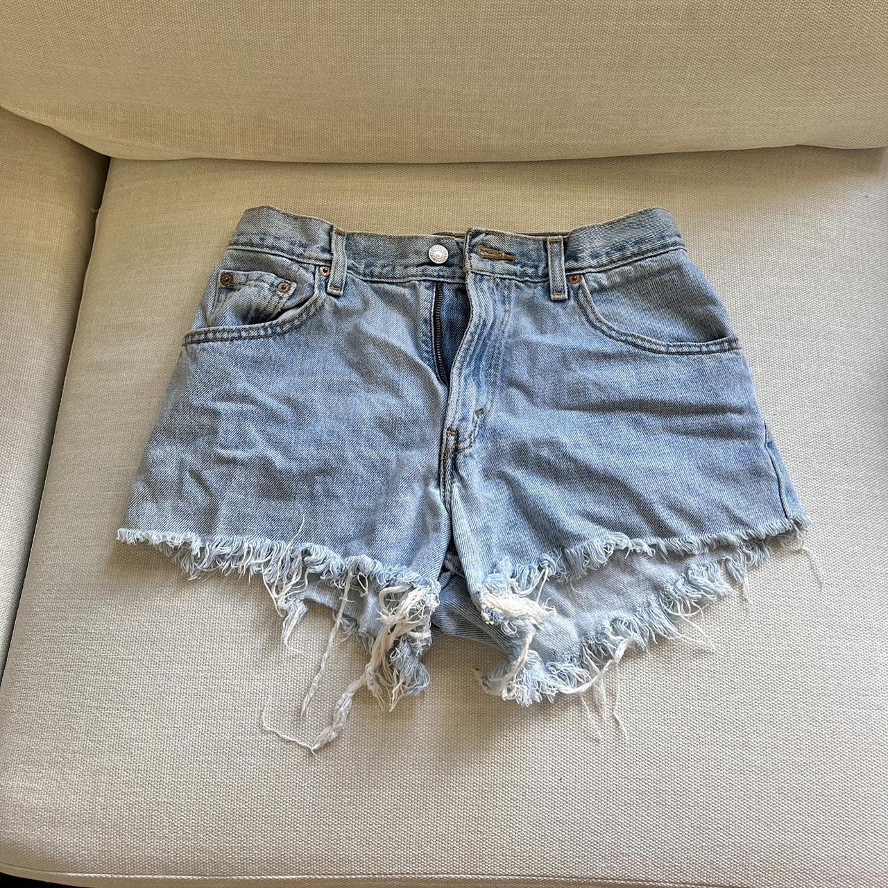 vintage levi’s denim mini shorts in size small ️ - Depop