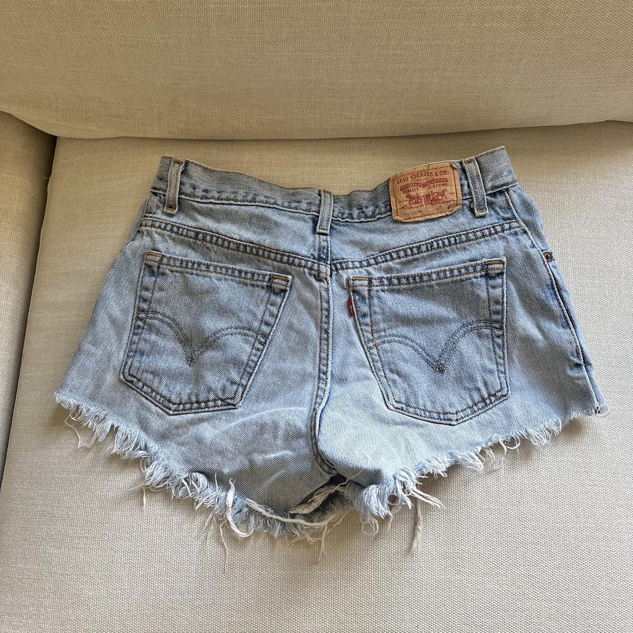 vintage levi’s denim mini shorts in size small ️ Depop