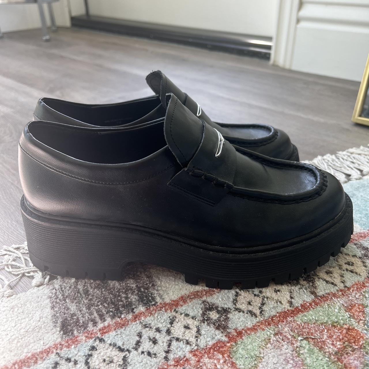 Steve Madden Women's Black and Silver Loafers | Depop