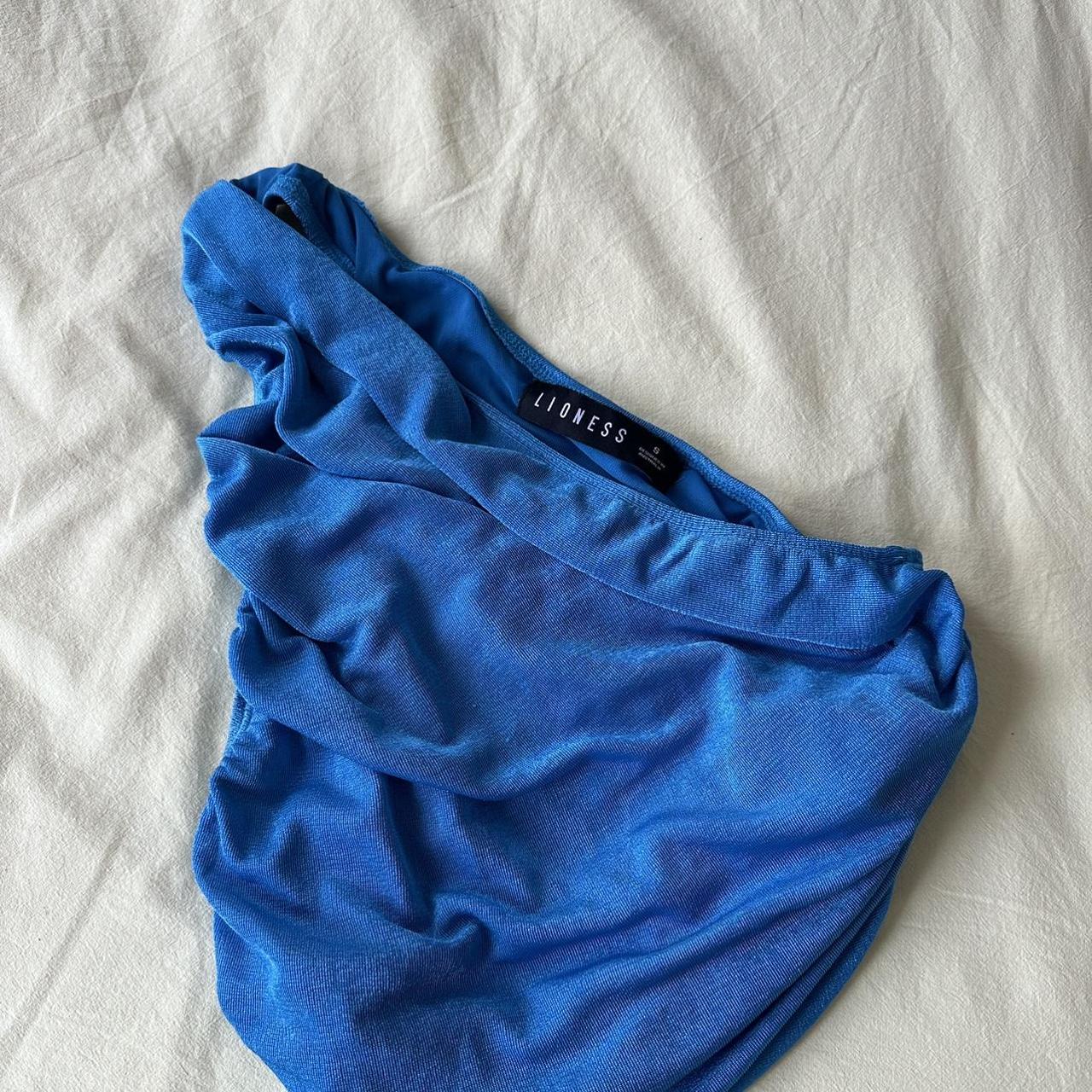 Lioness Women's Blue Crop-top | Depop