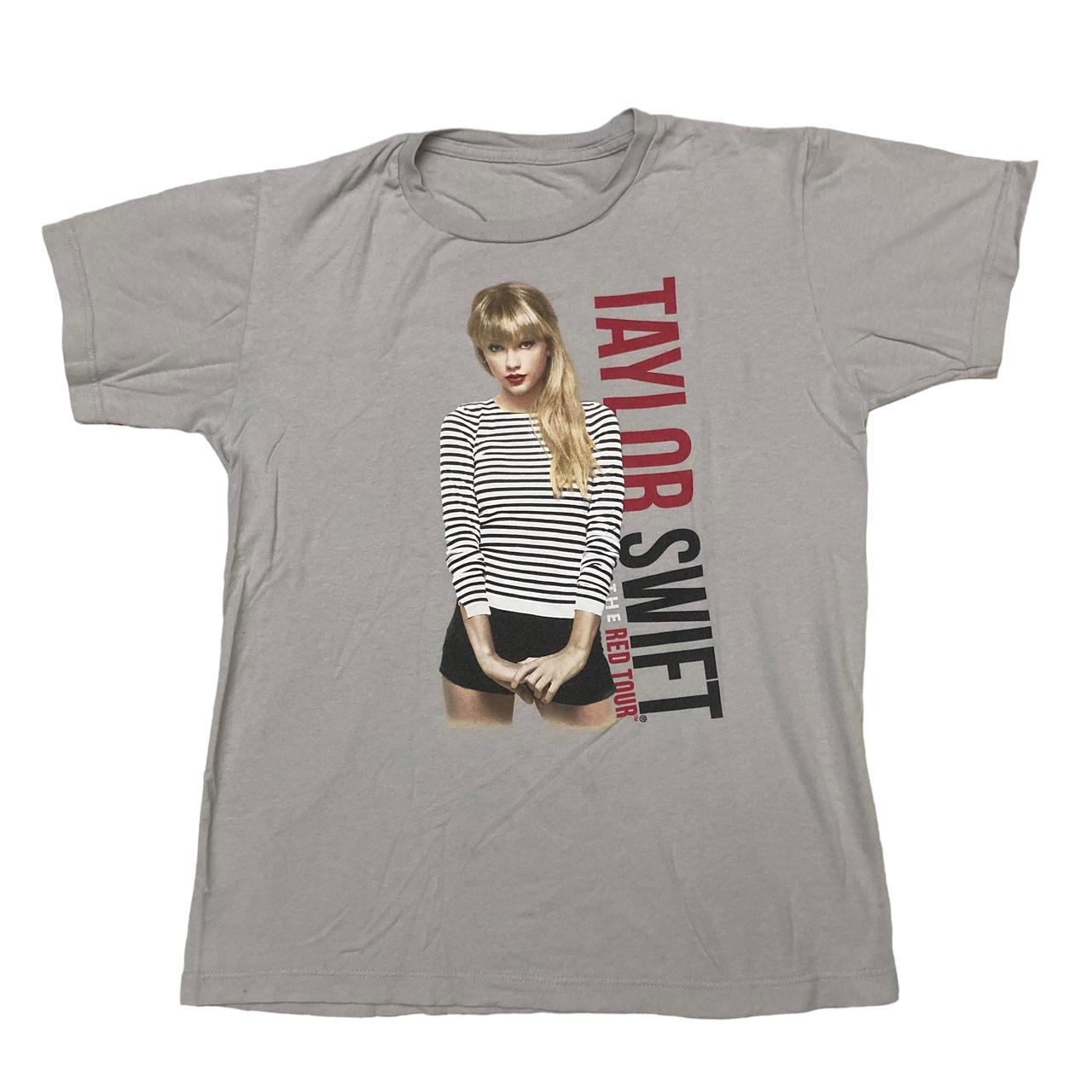 Taylor Swift 2013 The Red Tour T-shirt Small - tag... - Depop