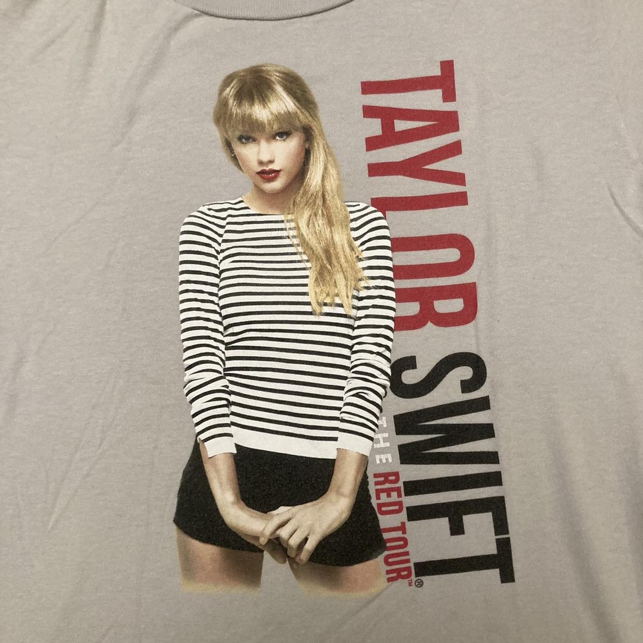 Taylor Swift 2013 The Red Tour T-shirt Small - tag... - Depop