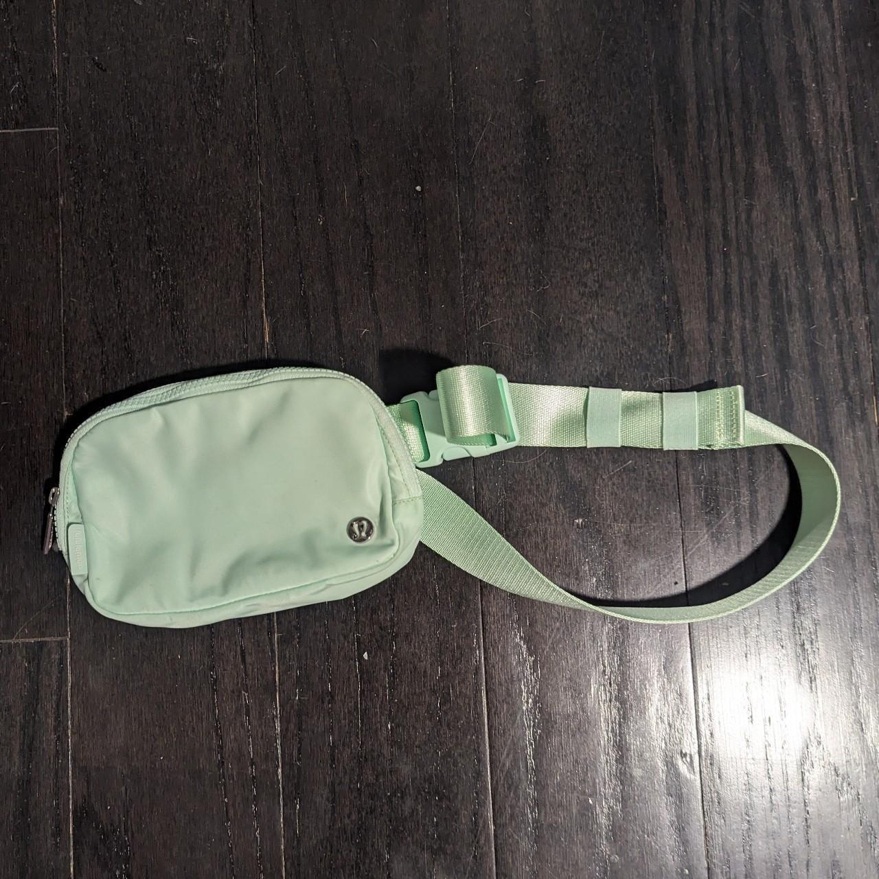 Selling Lululemon everywhere belt bag mint moment