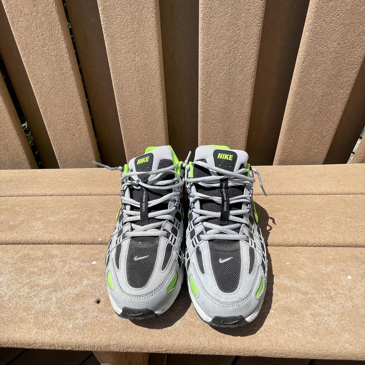 mens green nike trainers