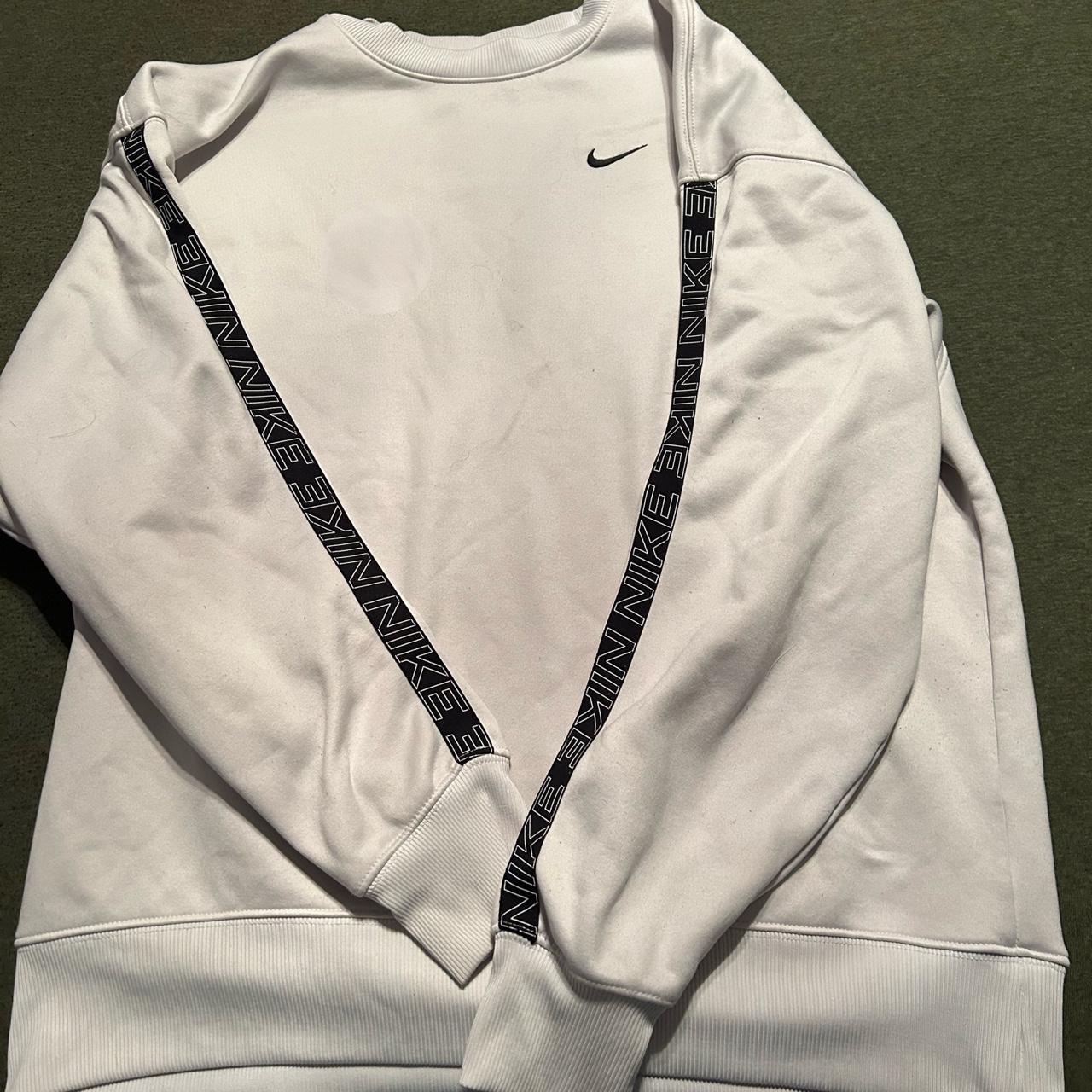 white crew neck sweatshirt nike