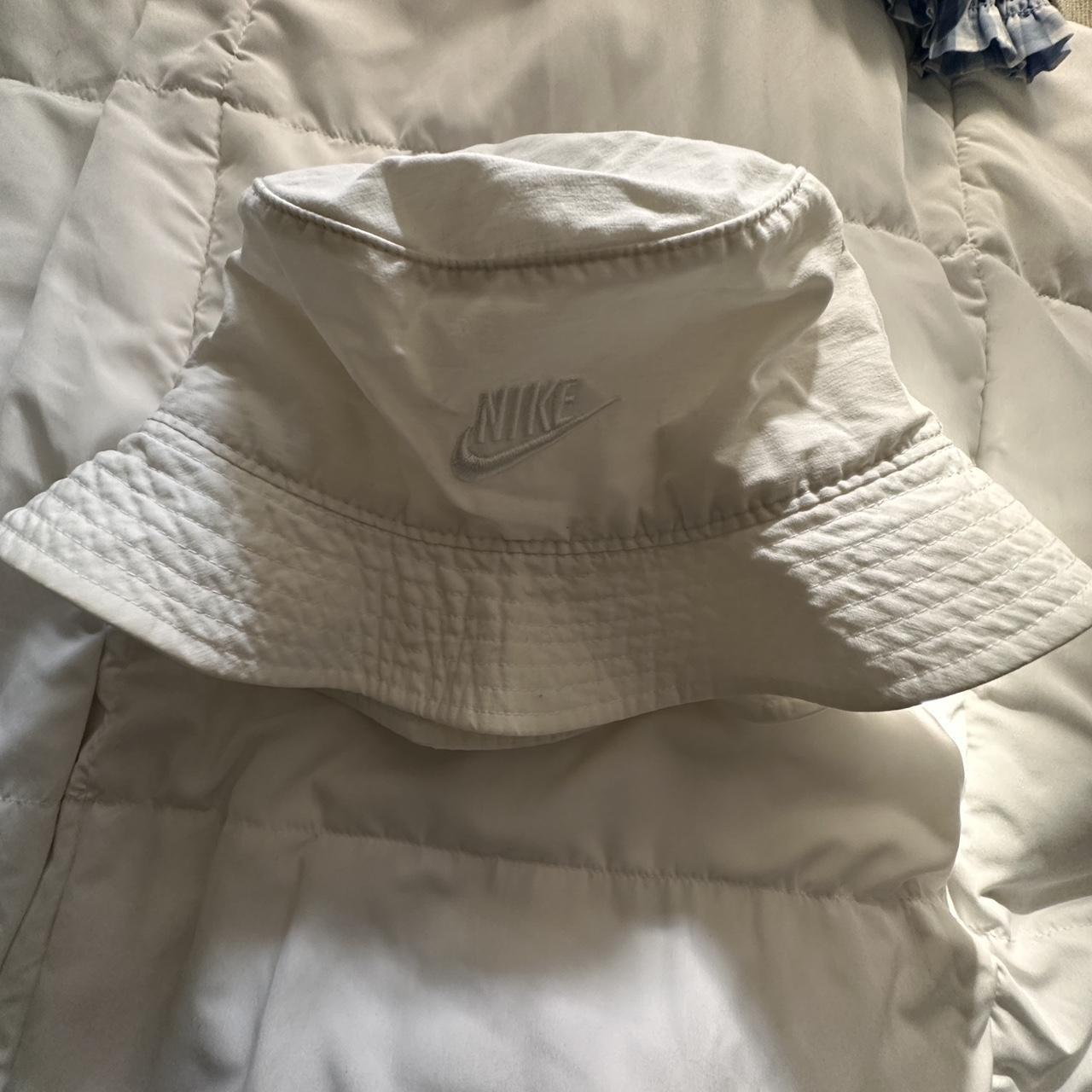mens white nike bucket hat