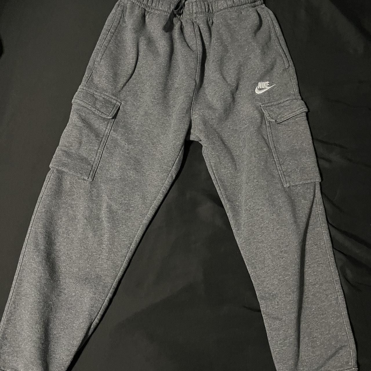 nike joggers with pockets on the side