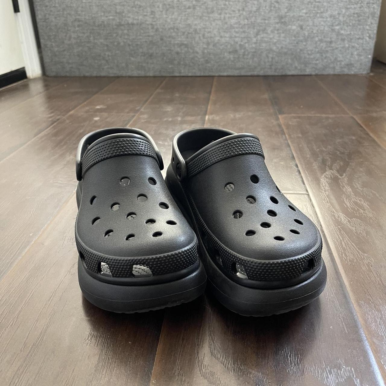 Crocs too online small