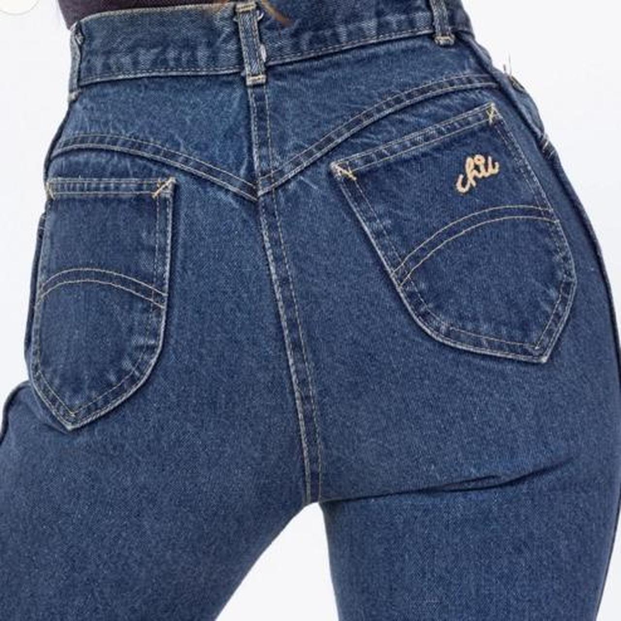 Chic women's blue and navy jeans