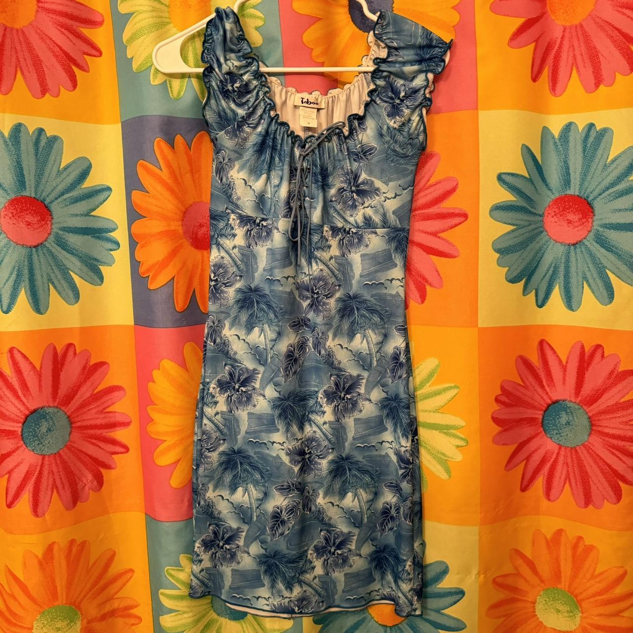 The perfecttt late 90s / early 2000s floral lace up - Depop