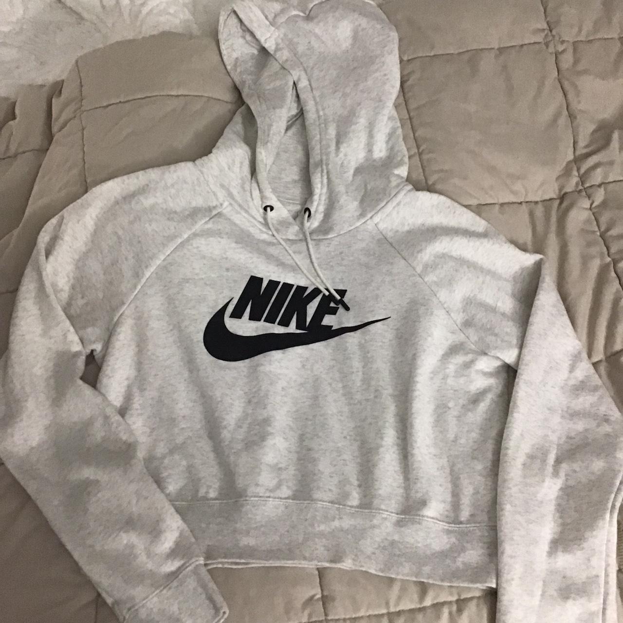 Cropped Nike hoodie size small true to size Super