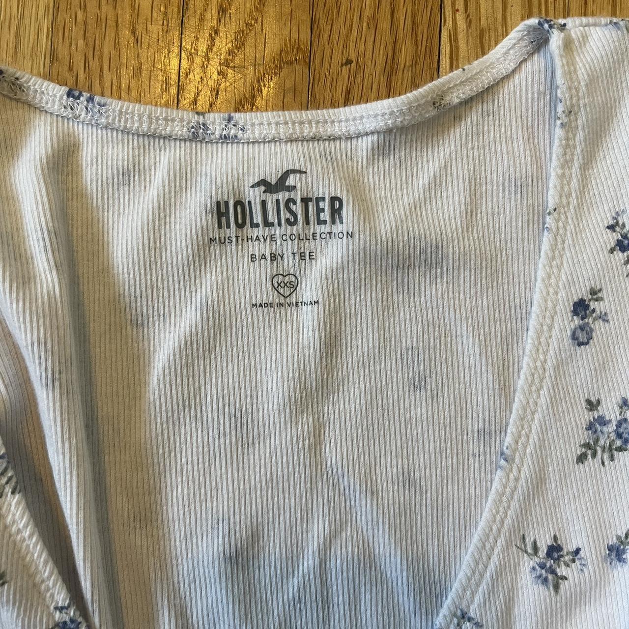 🦋🌺HOLLISTER BABY TEE🌺🦋 size xxs) small blue... Depop