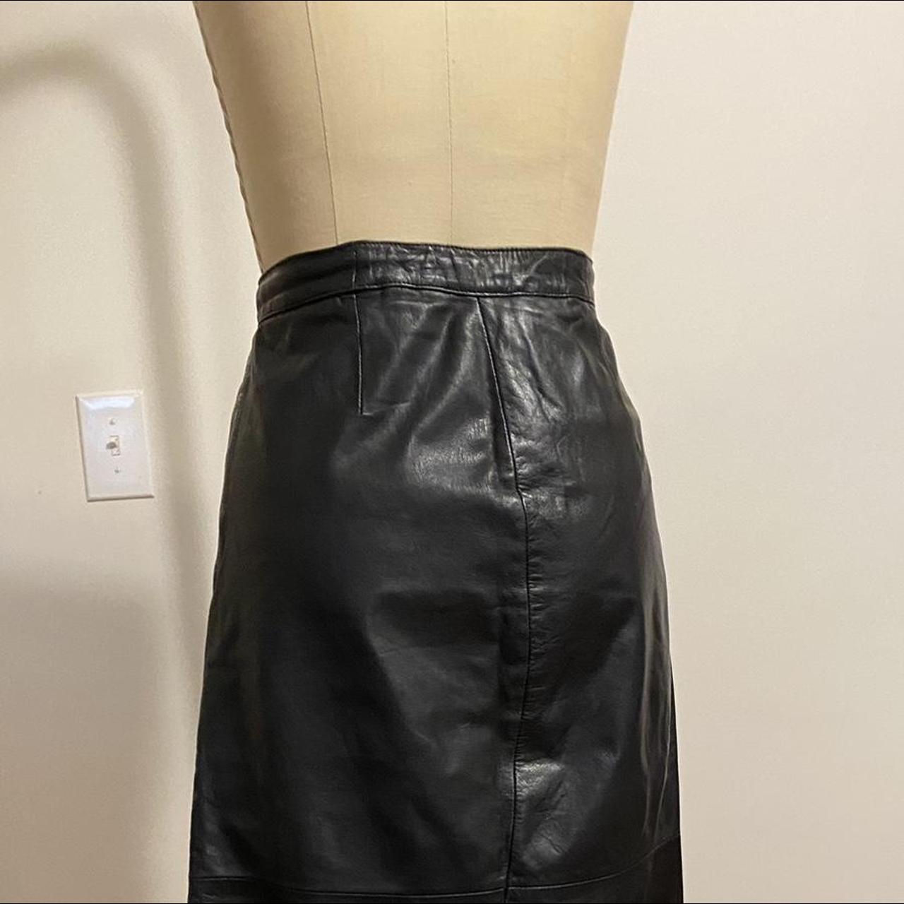 100% leather skirt with lining. Zipper and button on... - Depop