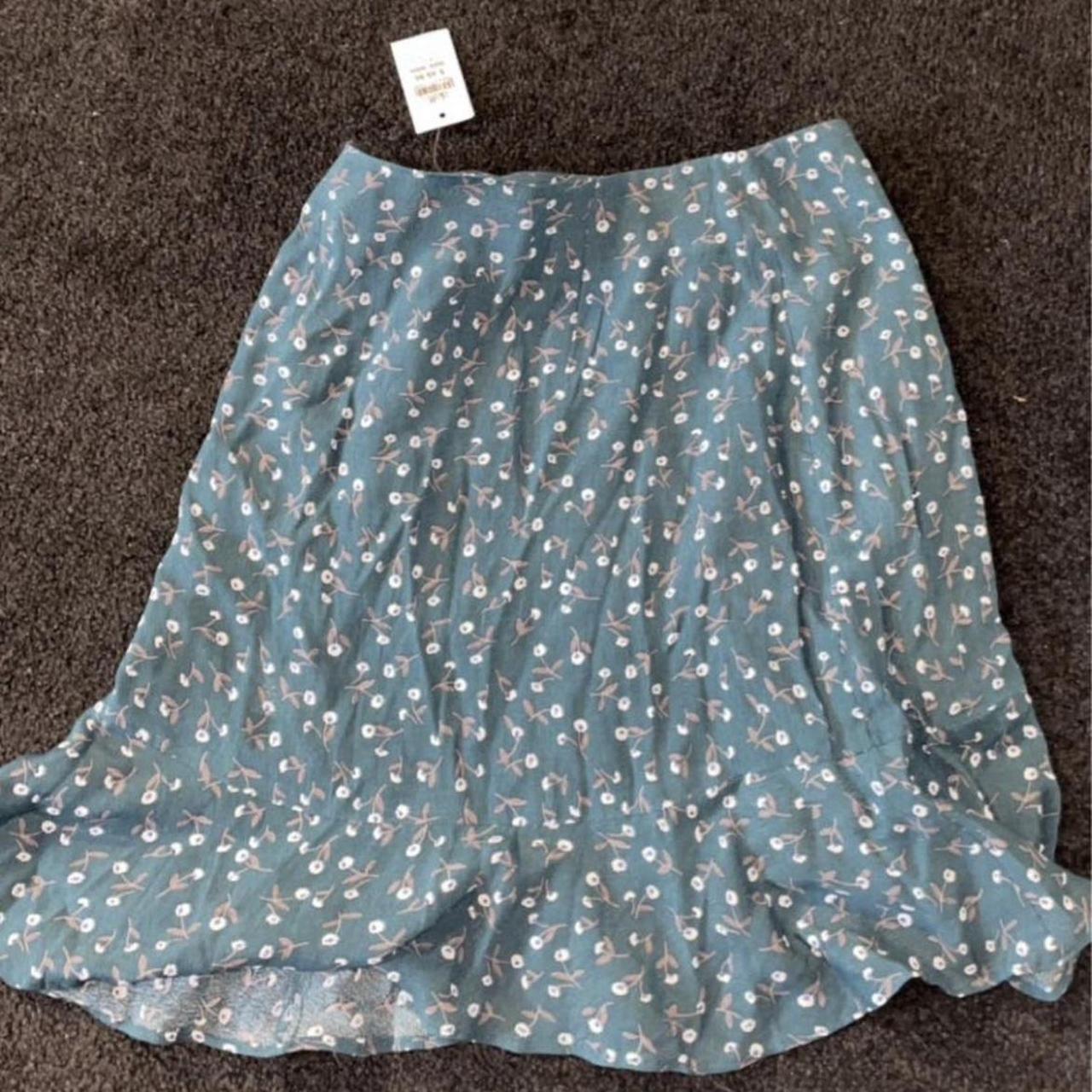 Green floral dotti skirt, new with tags Size 8 - Depop