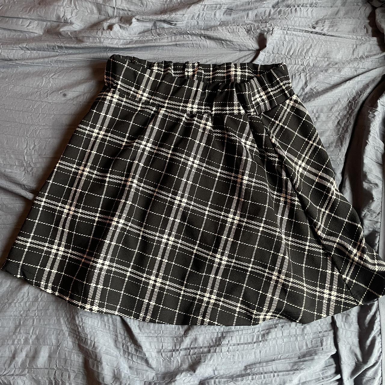 plaid skirt fits like a medium, elastic waist band | Depop
