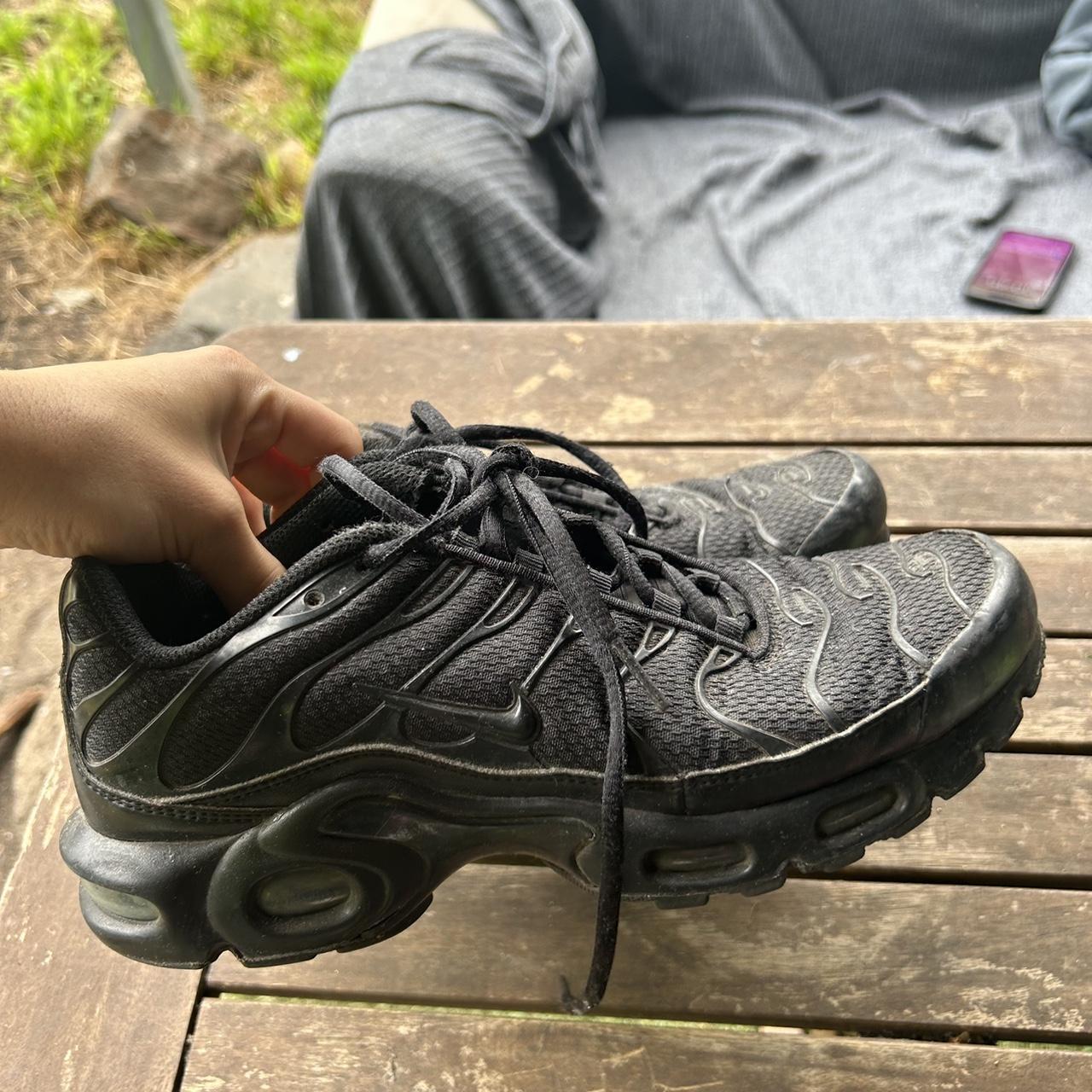 tns in black