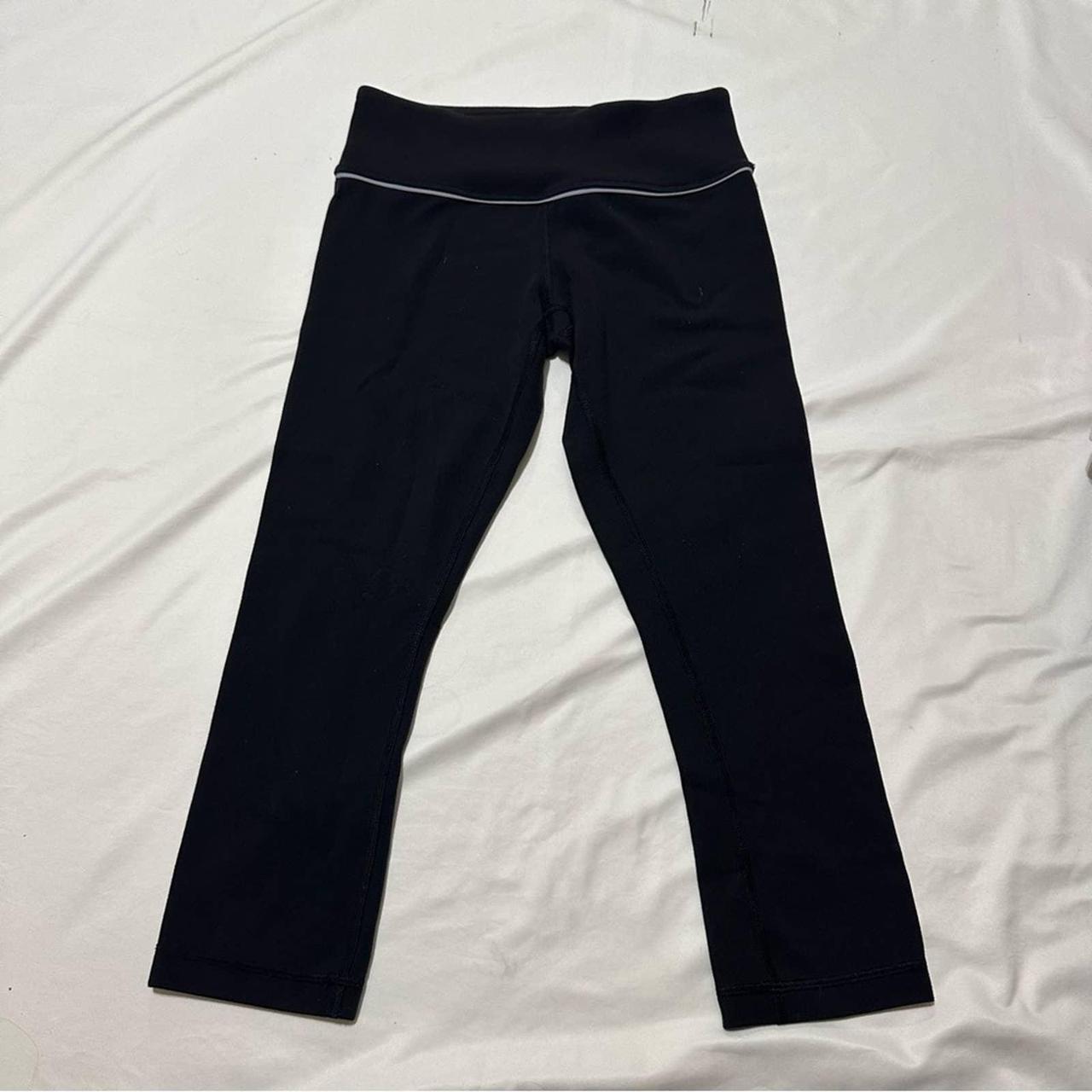 In perfect condition Size 4 Lululemon Yoga Black - Depop