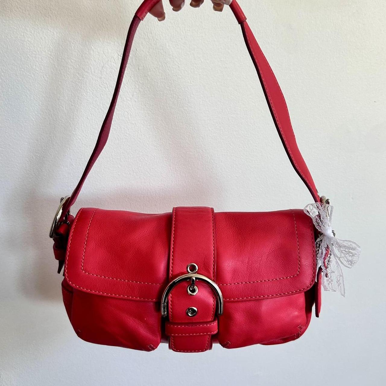 バッグ COACH enamel shoulder bag red y2k Red Y2K Coach Soho Shoulder Bag Such a beautiful | Depop