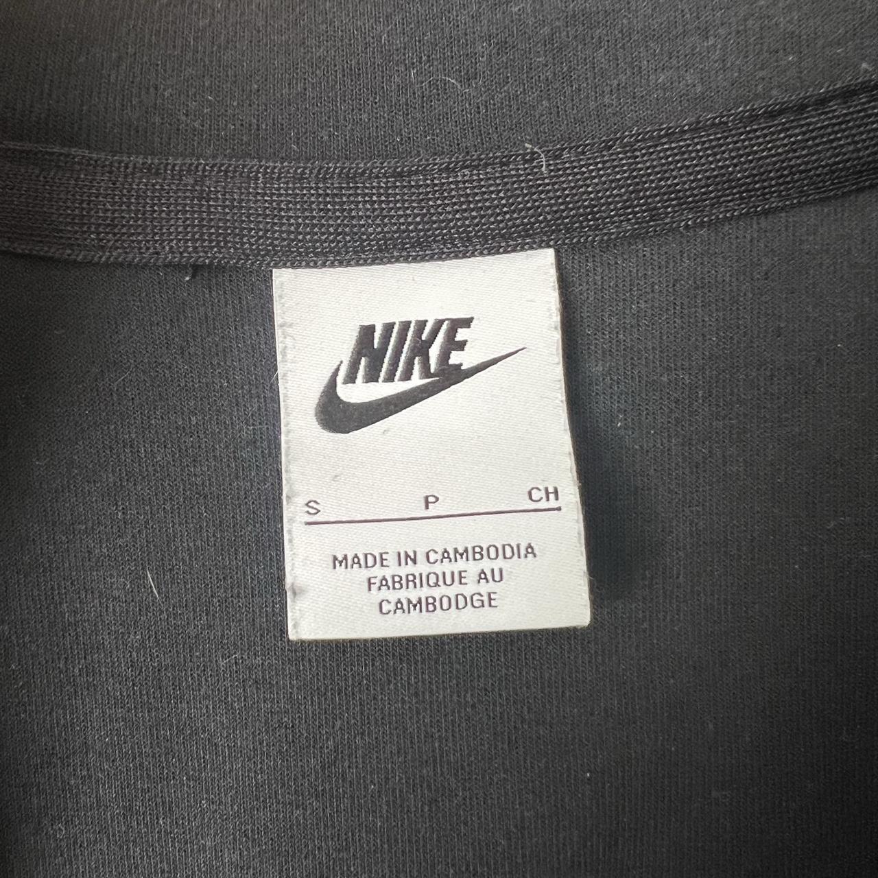 does nike tech fleece run small
