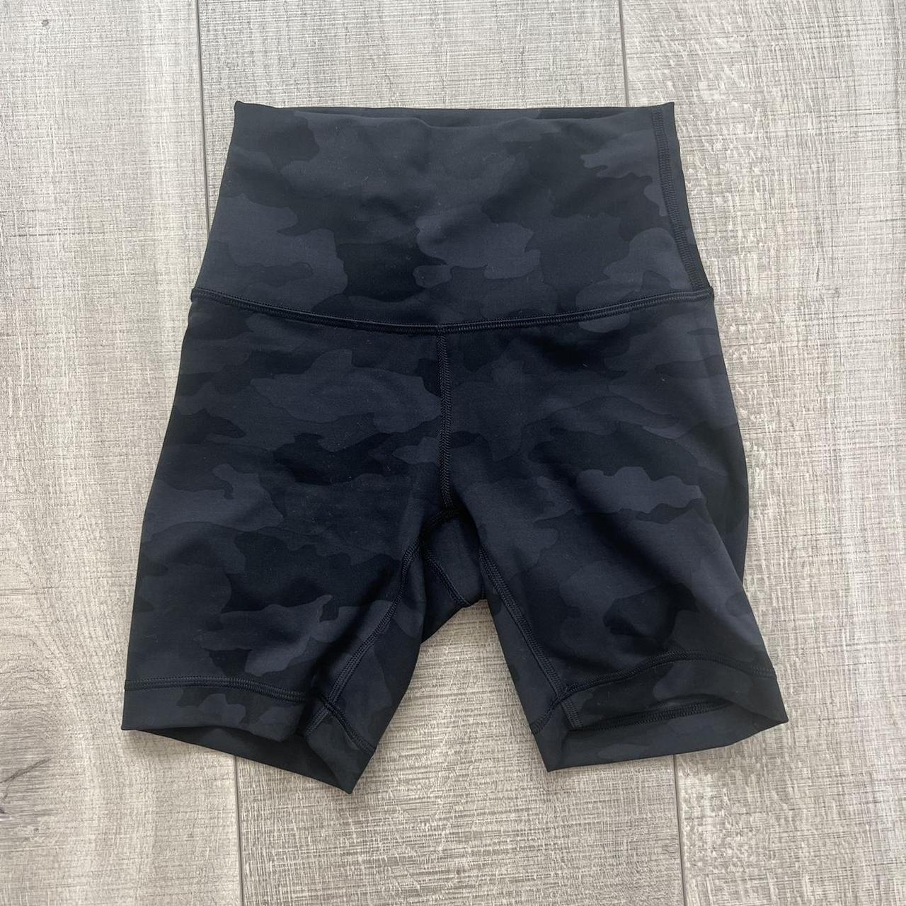 Lululemon Women's Black and Grey Shorts | Depop