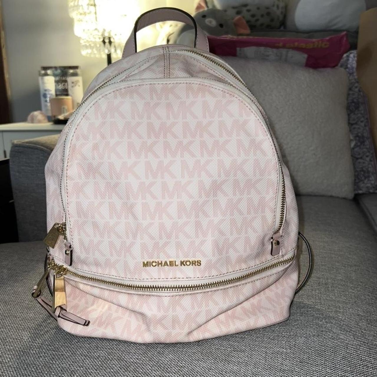 Michael Kors light pink purse 👛 This bag is not old - Depop