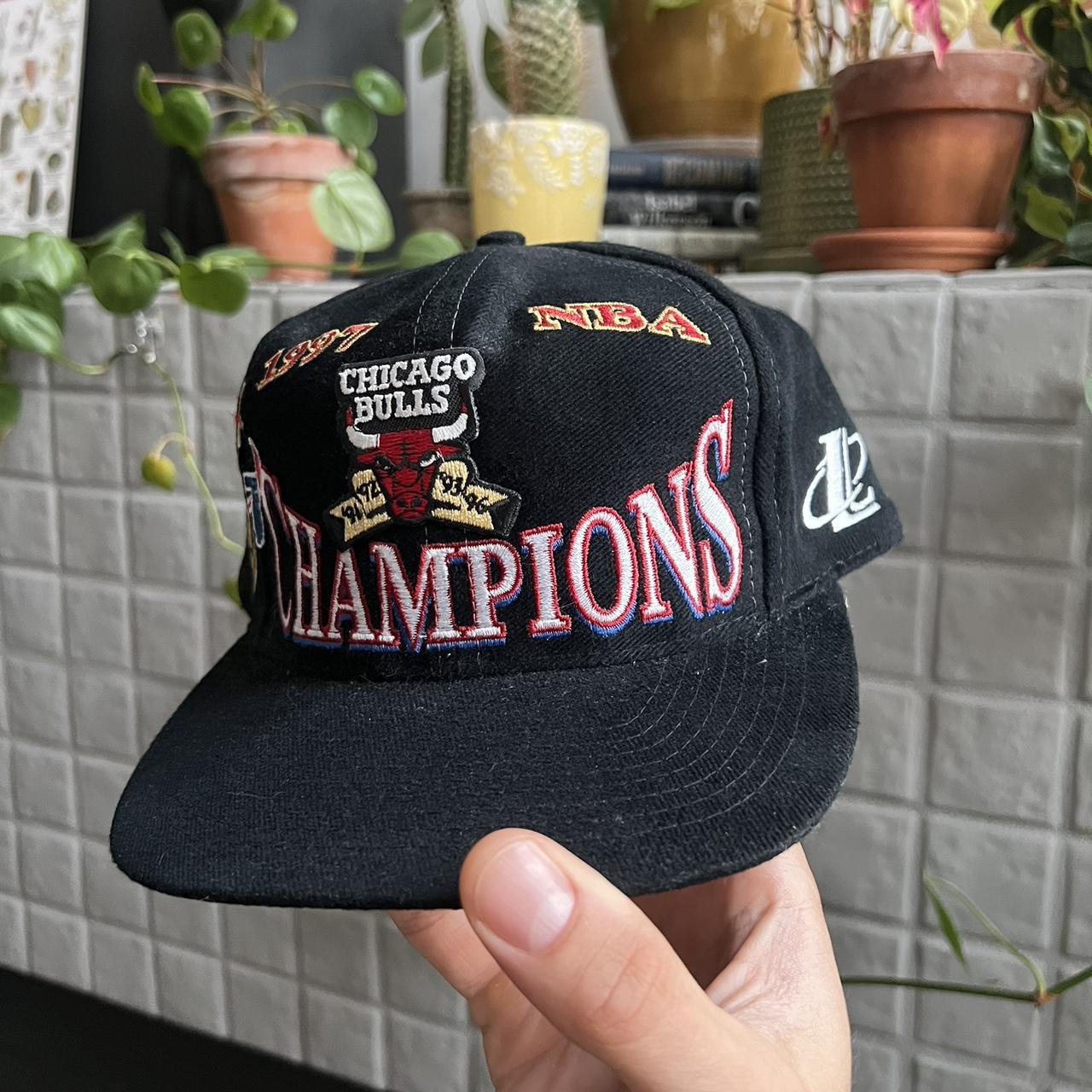 Vintage 1997 Chicago Bulls NBA Champions Black NBA Logo Athletic Snapback  Hat