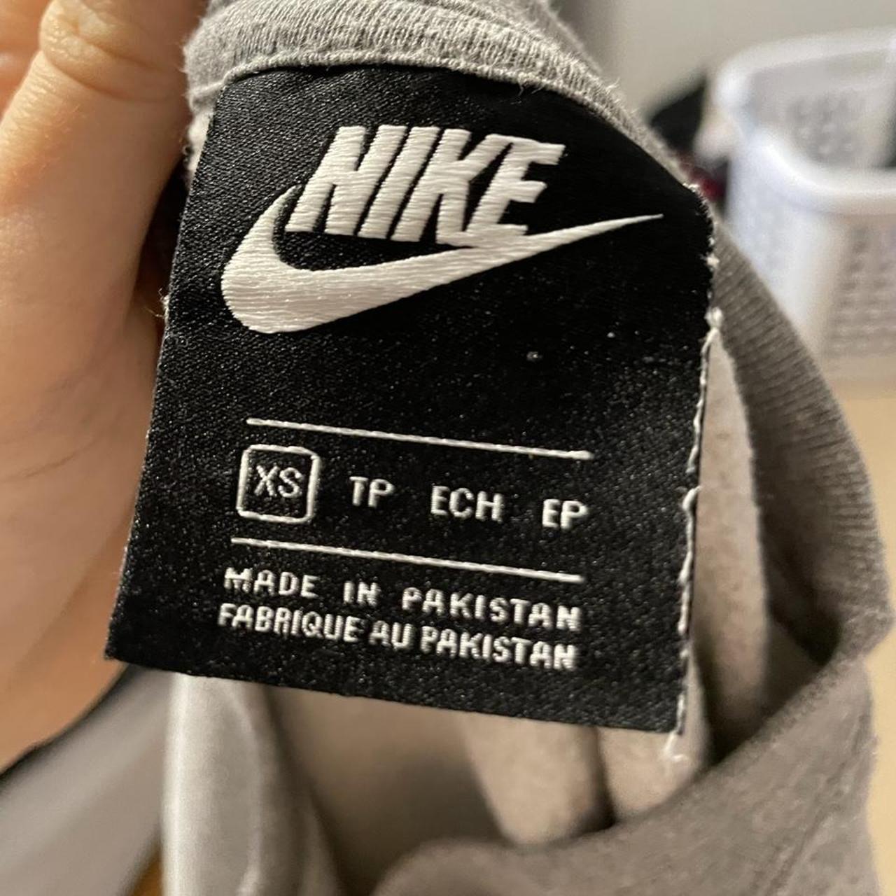 Nike Women's Grey Sweatshirt Depop