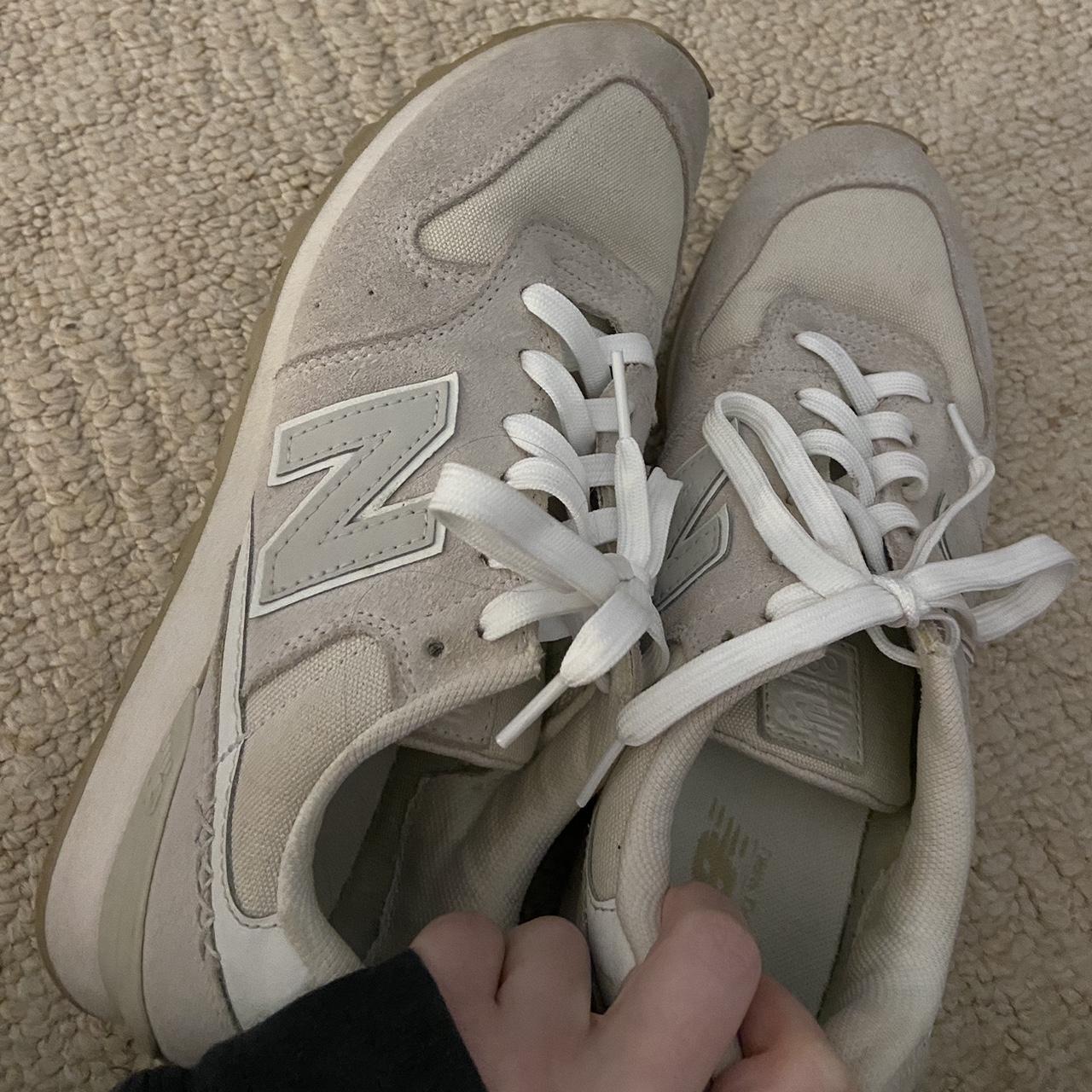 New Balance Women's Tan and White Trainers (2)