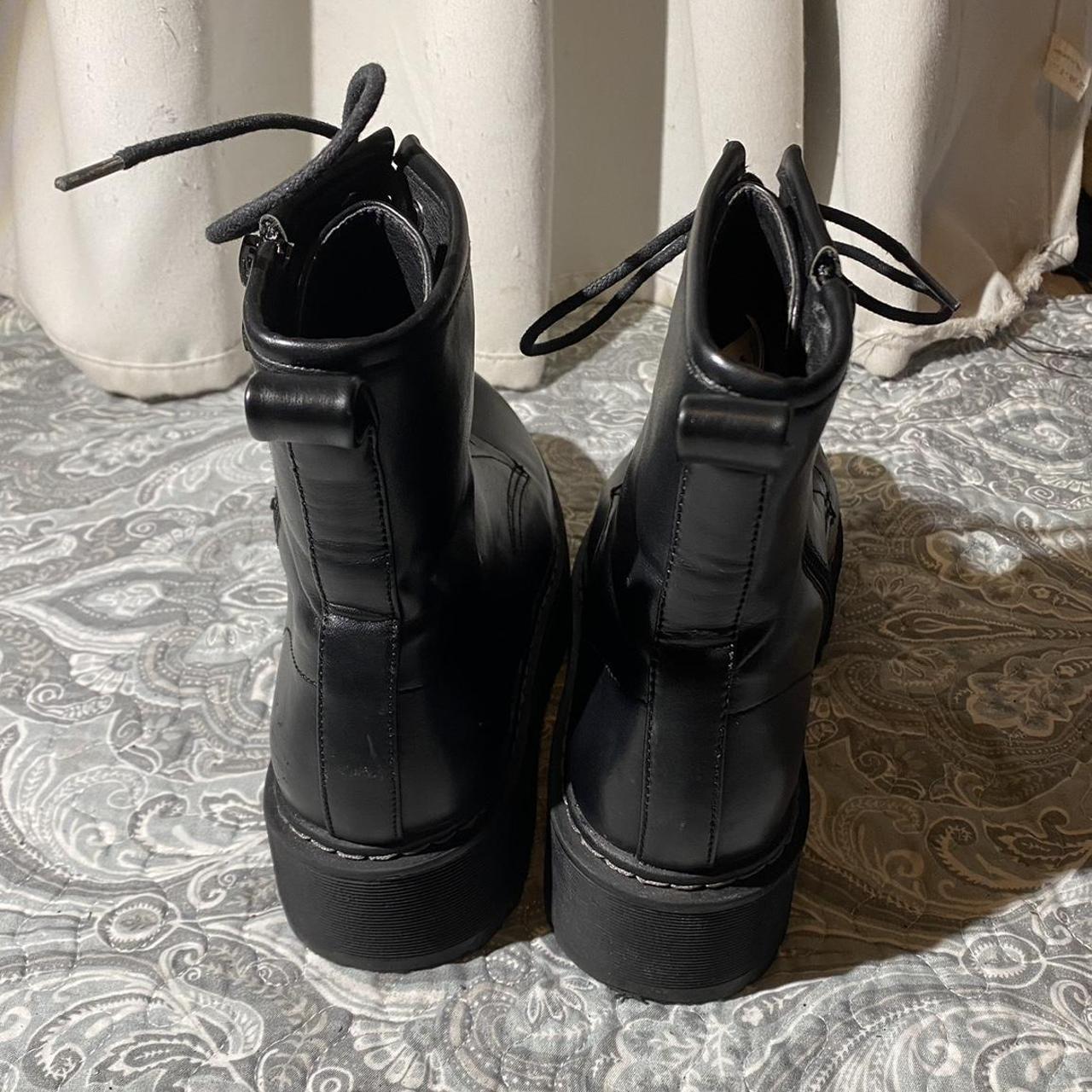 🕷️ Steve Madden Platform boots 🕷️ Size 7 🕷️ has a... - Depop