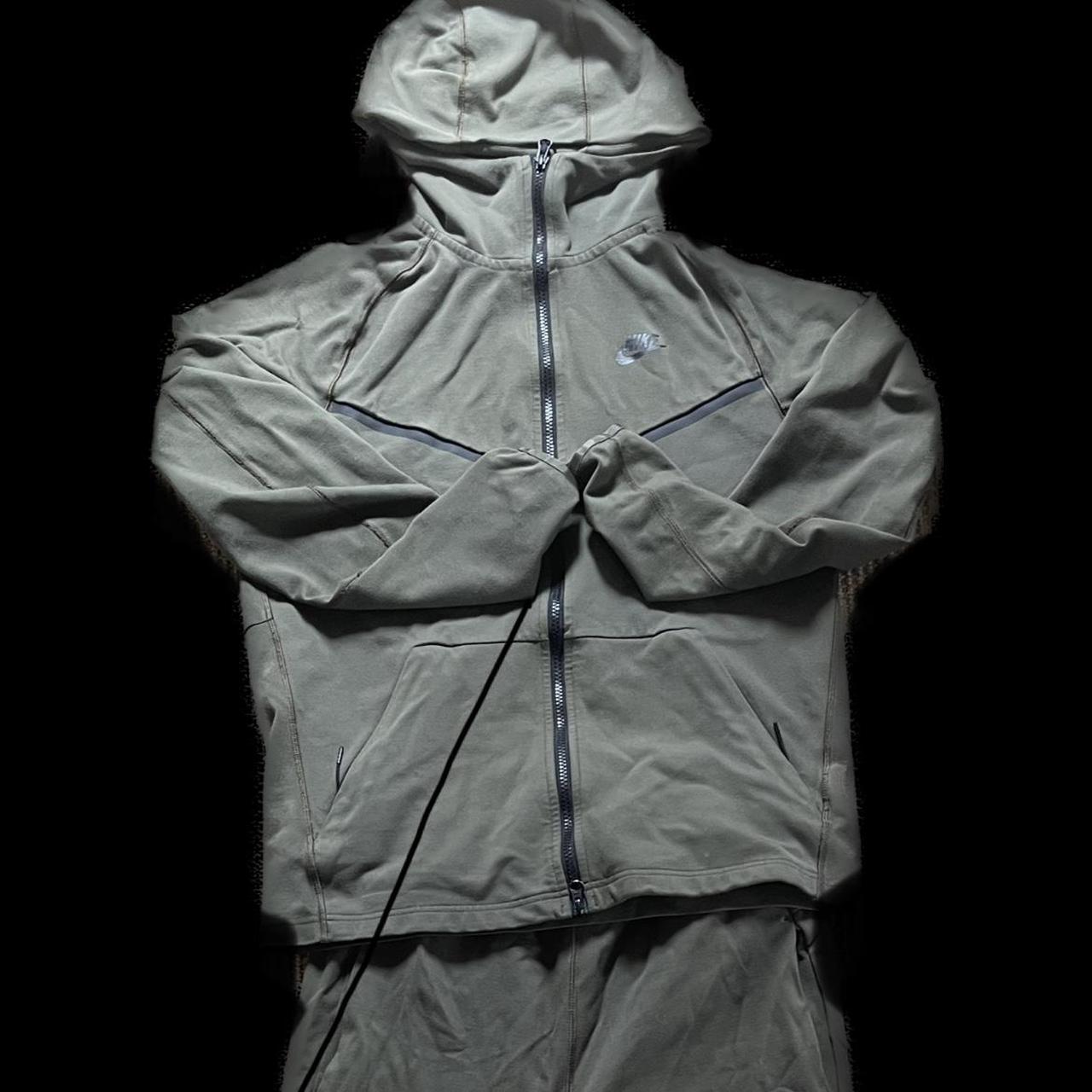 olive green nike tech sweatsuit