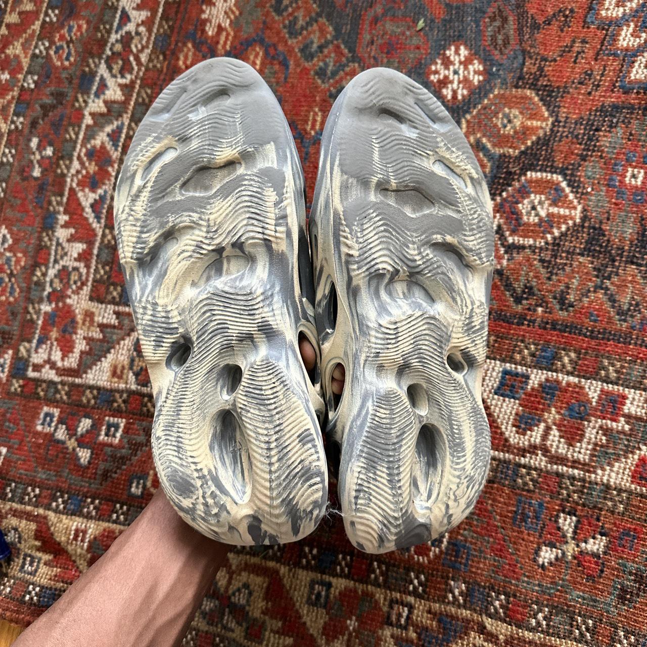 yeezy foam runner mxt moon grey on feet