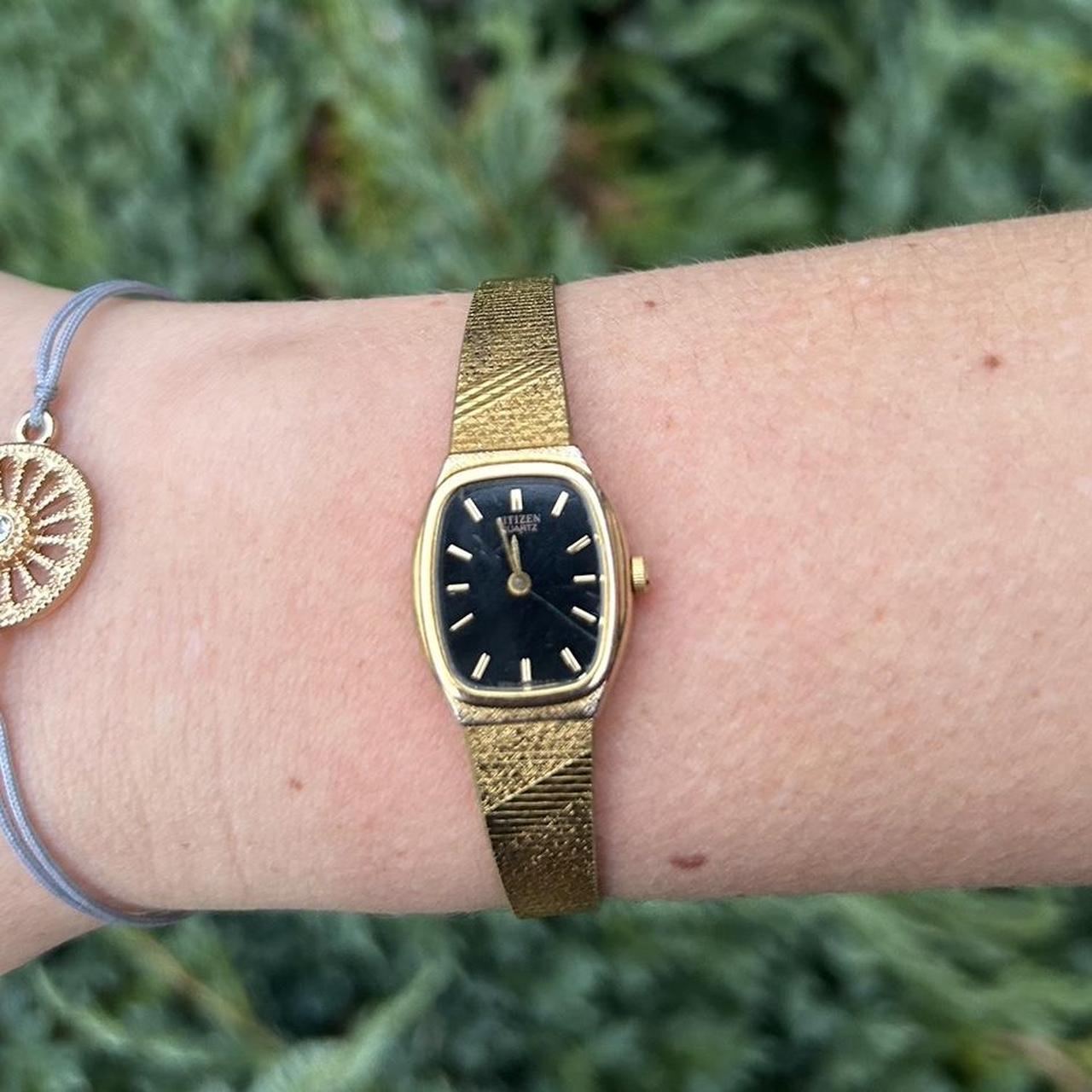 Calvin Klein Dainty Quartz Silver Dial Gold-tone Ladies Watch K7L23546 –  Watches of America