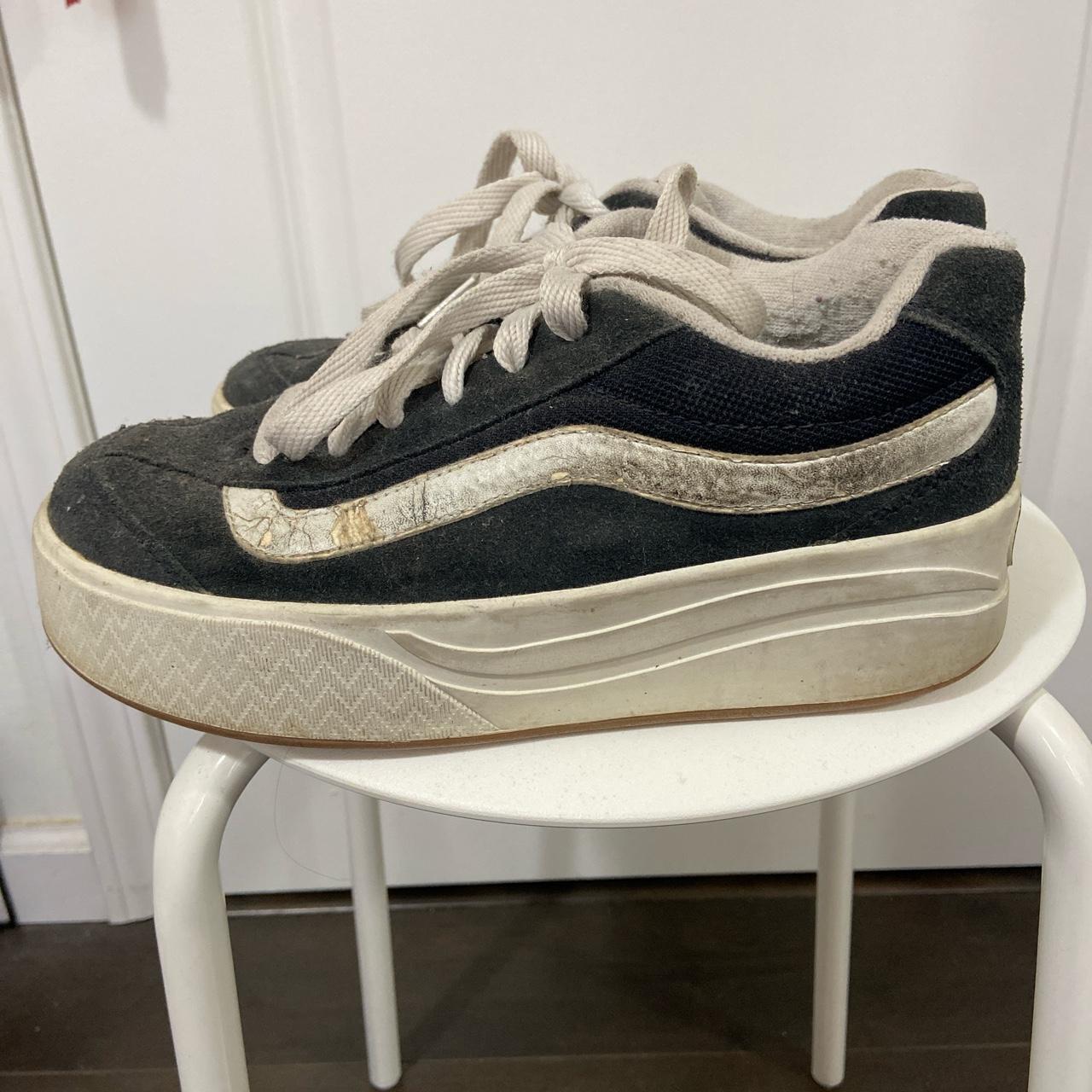 Navy store platform vans