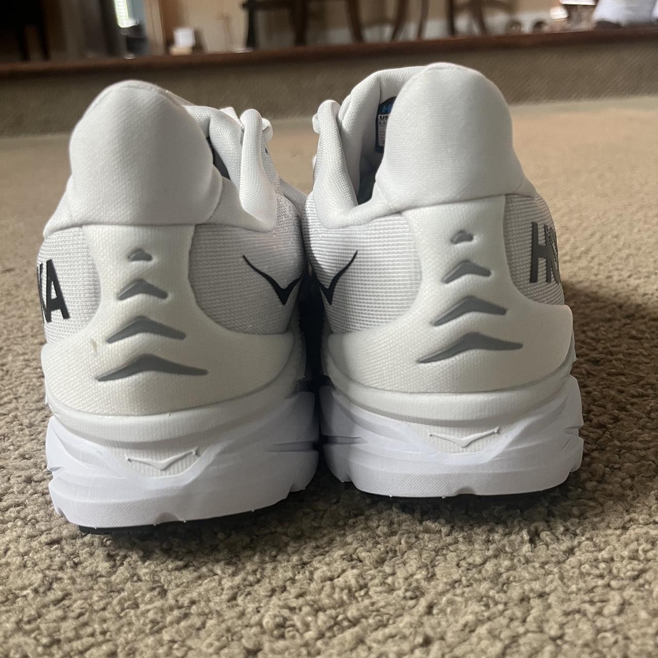 clifton 8 black white