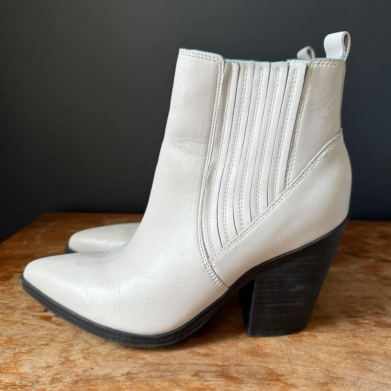 Marc fisher 2024 white ankle boots