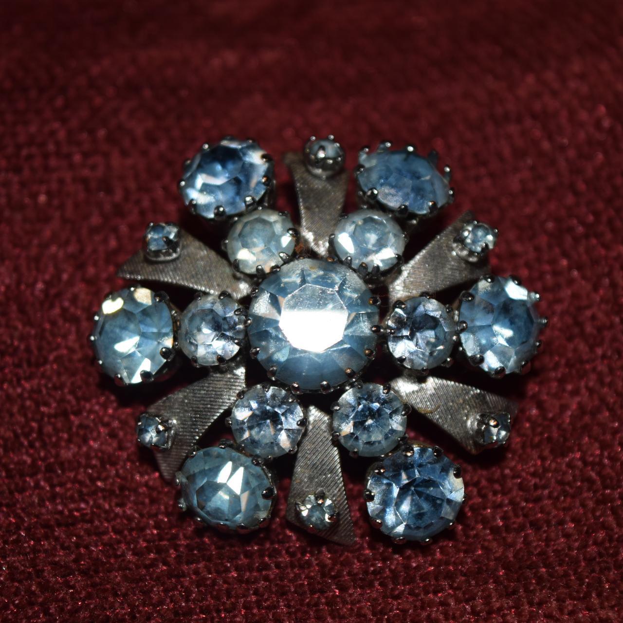 SU69/70 Vintage blue glass silver tone brooch.... - Depop