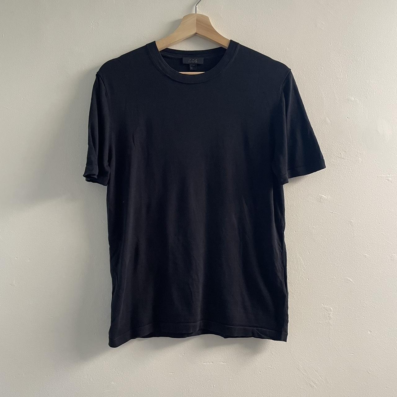 COS men’s fitted knit tee - Depop