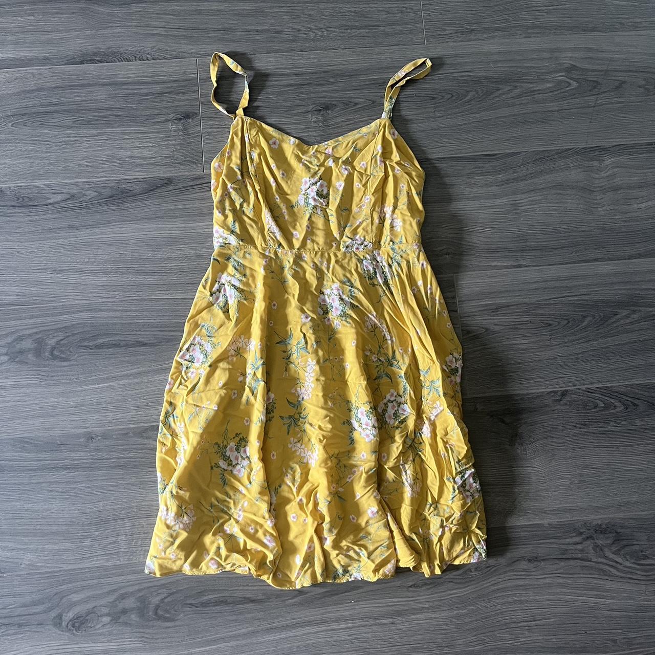 ADORABLE OLD NAVY DRESS! size medium worn... Depop