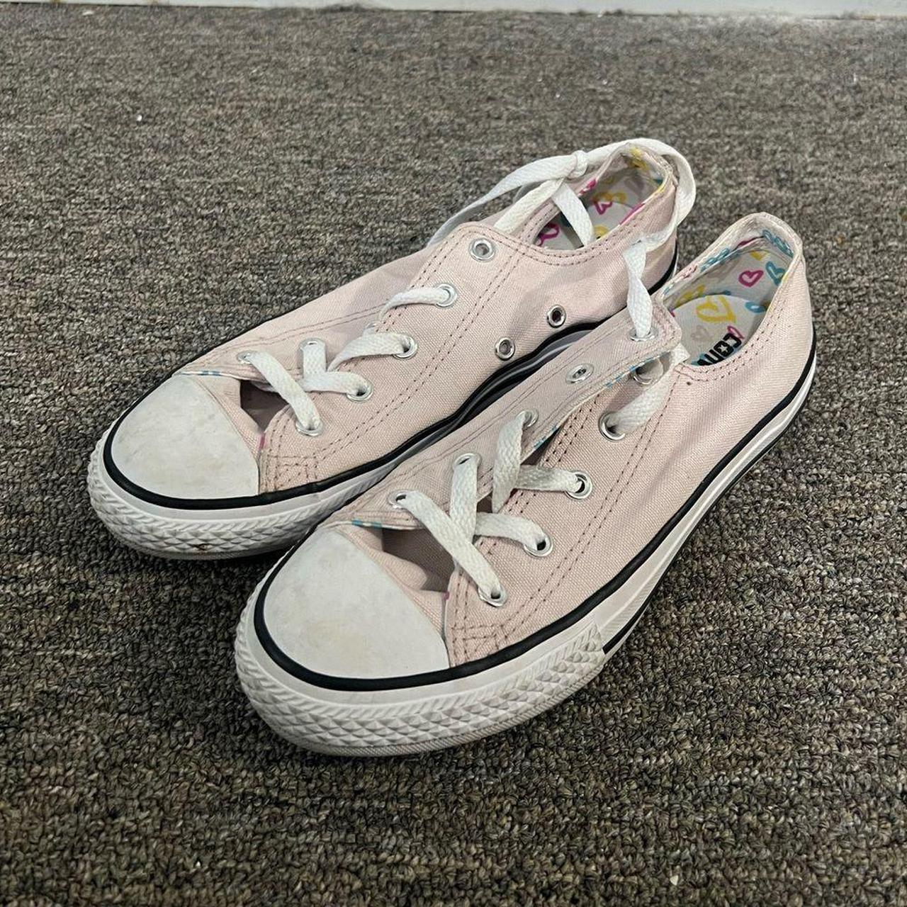 Light pink 2024 velvet converse