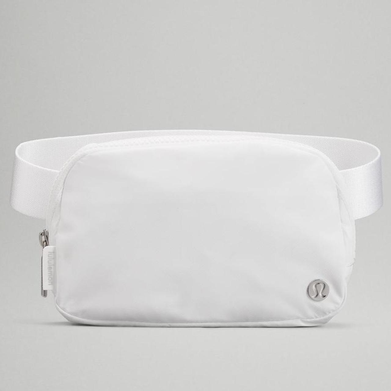 Deals Lululemon Everywhere Belt Bag NWT