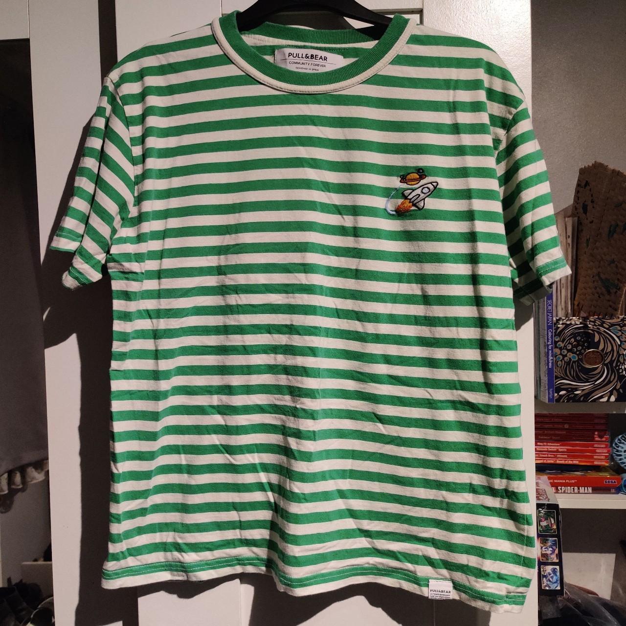 pull-bear-men-s-green-and-white-t-shirt-depop