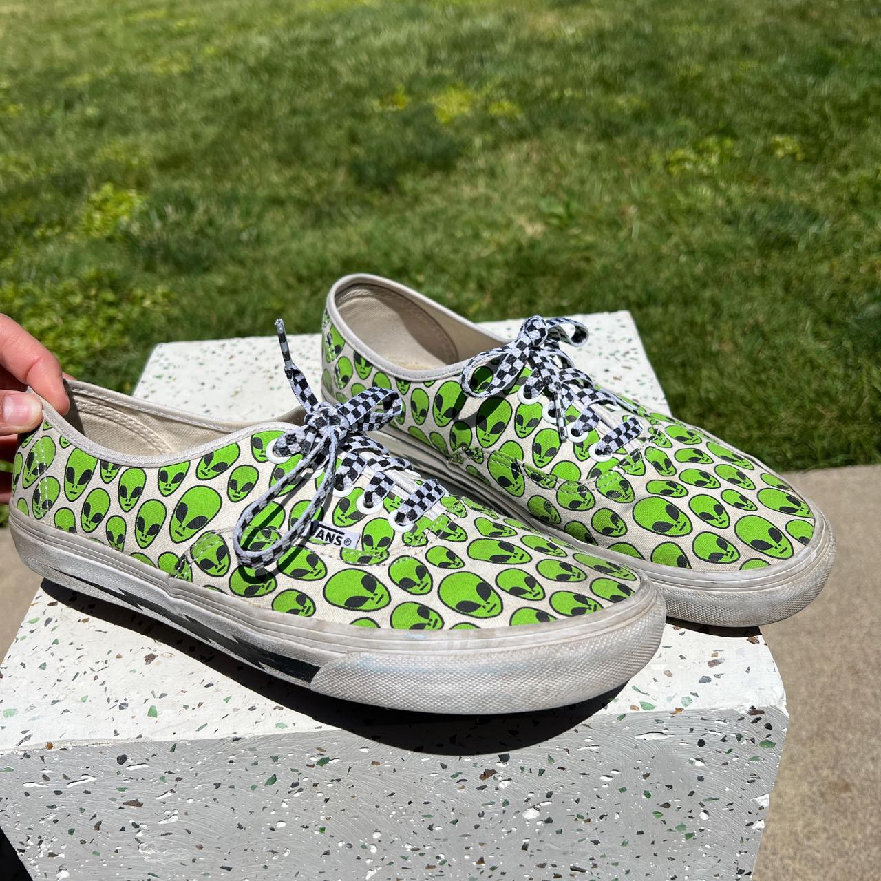 Alien Vans Customs W Checkerboard laces Size 9.5 in