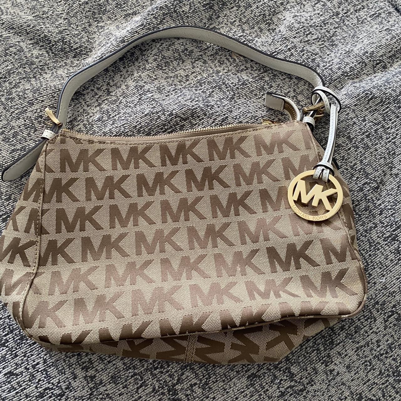 Michael Kors Tan Shoulder Bag 👜 In amazing shape... - Depop